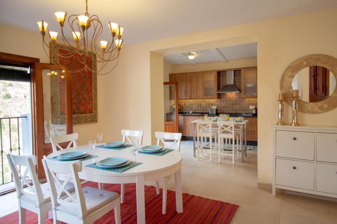 Quiet House In Village Center With Mountains Views *