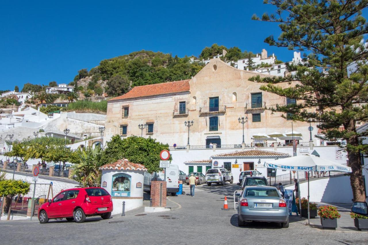 Quiet House In Village Center With Mountains Views Hébergement de vacances *