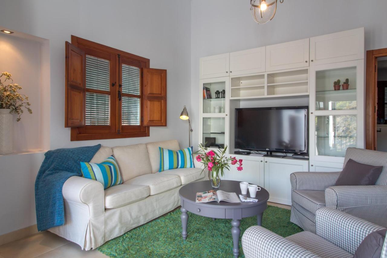 Quiet House In Village Center With Mountains Views Vakantiehuis