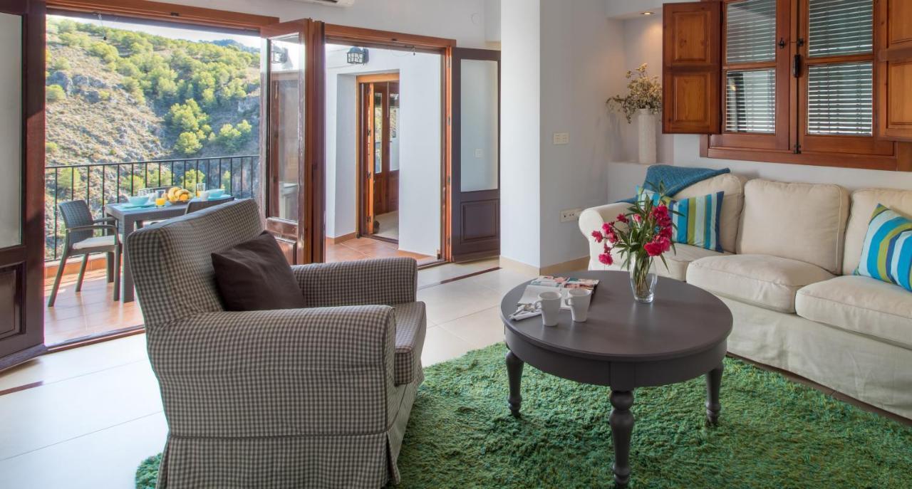 Vakantiehuis Quiet House In Village Center With Mountains Views
